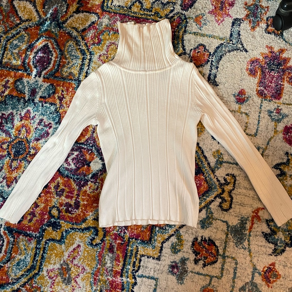 Liz Claiborne ribbed cream turtle neck